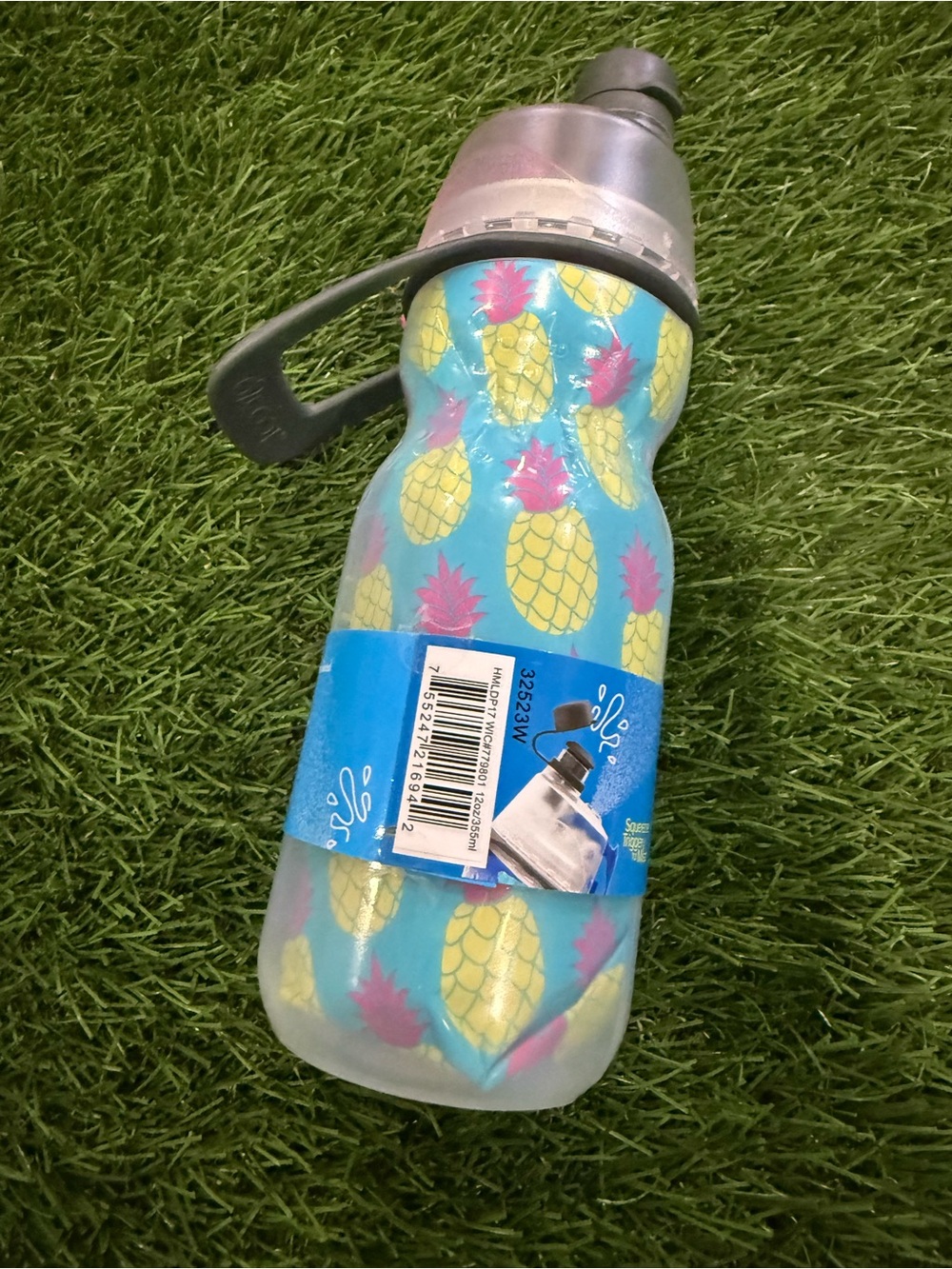 O2Cool Mist & Sip Water bottle Sprayer - Picture 2 of 5